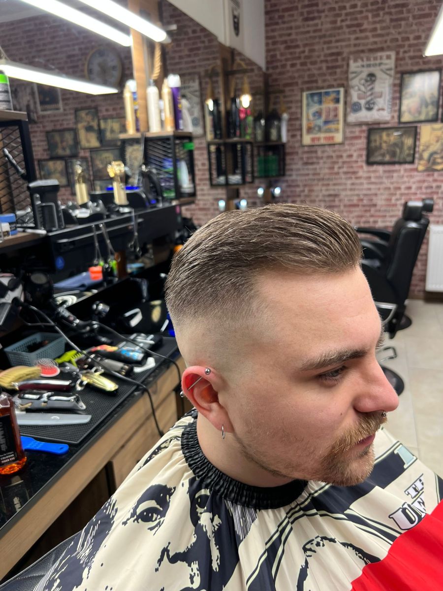Haarschnitt bei Friseur Barbarossa