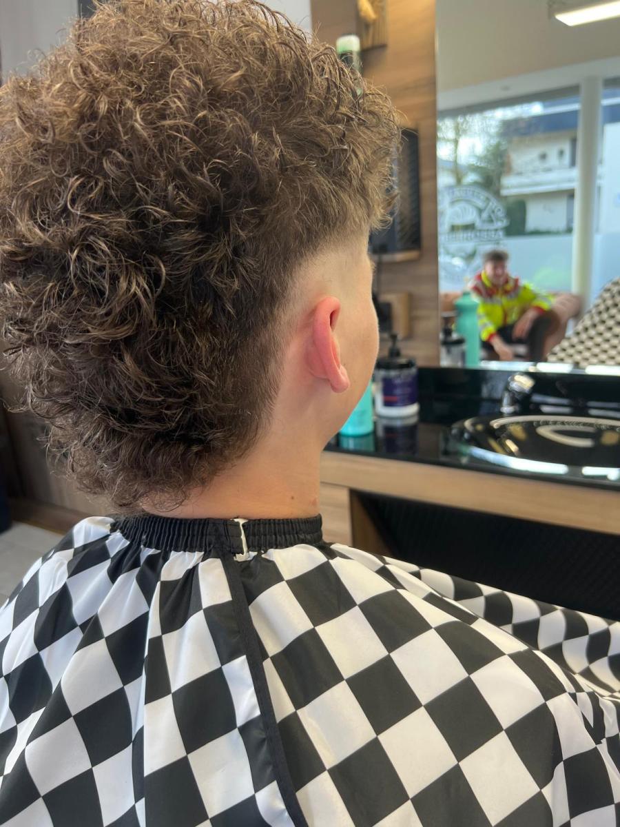 Haarschnitt 9 bei Friseur Barbarossa