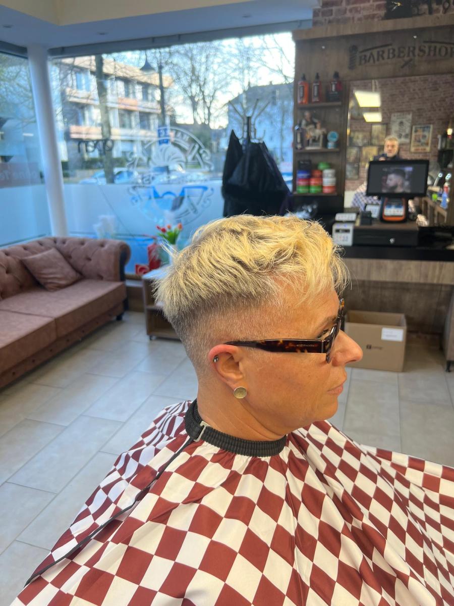 Haarschnitt 11 bei Friseur Barbarossa