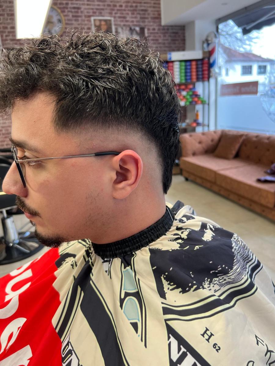 Haarschnitt 43 bei Friseur Barbarossa