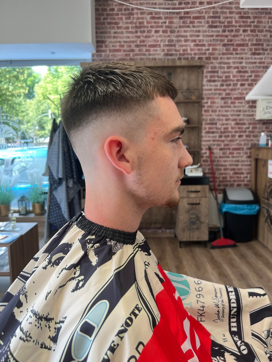 Haarschnitt bei Friseur Barbarossa