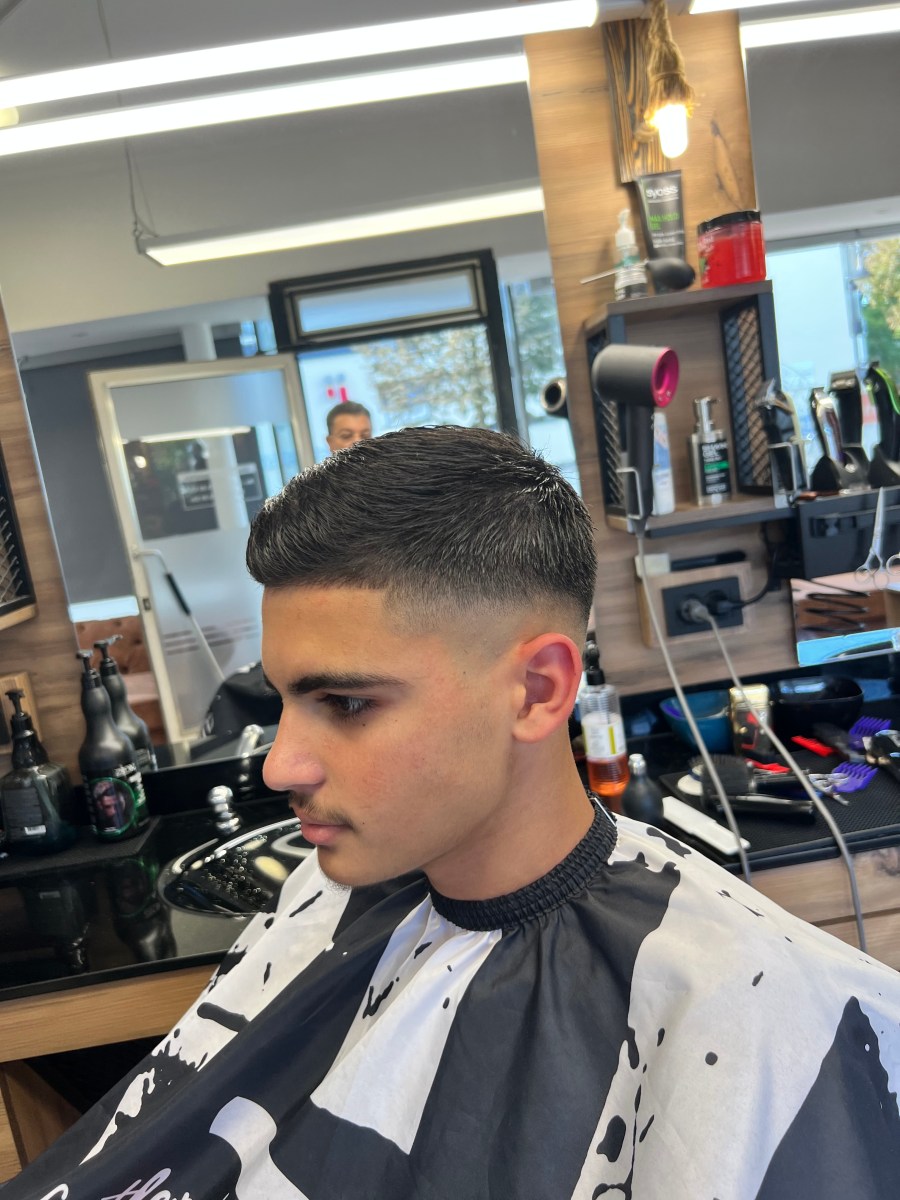 Haarschnitt 90 bei Friseur Barbarossa