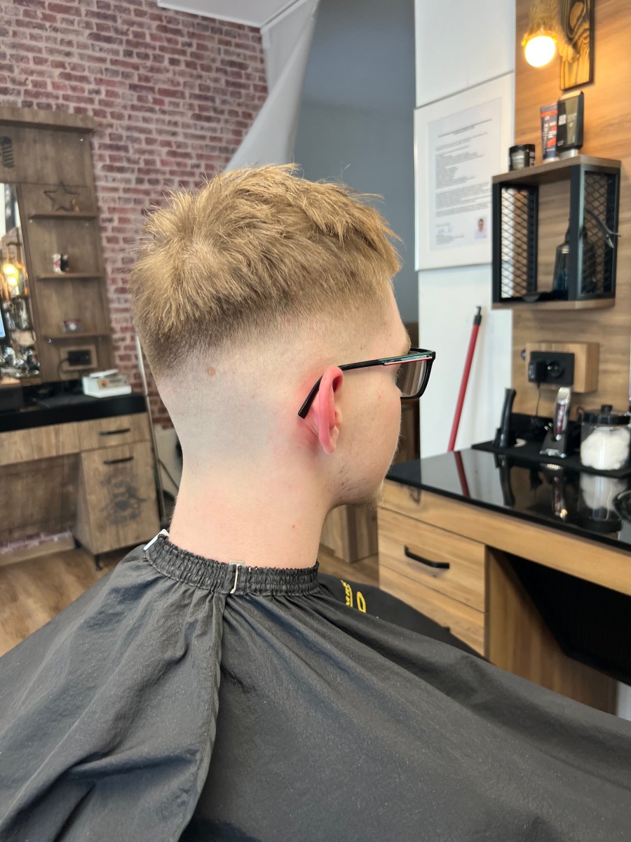 Haarschnitt 92 bei Friseur Barbarossa