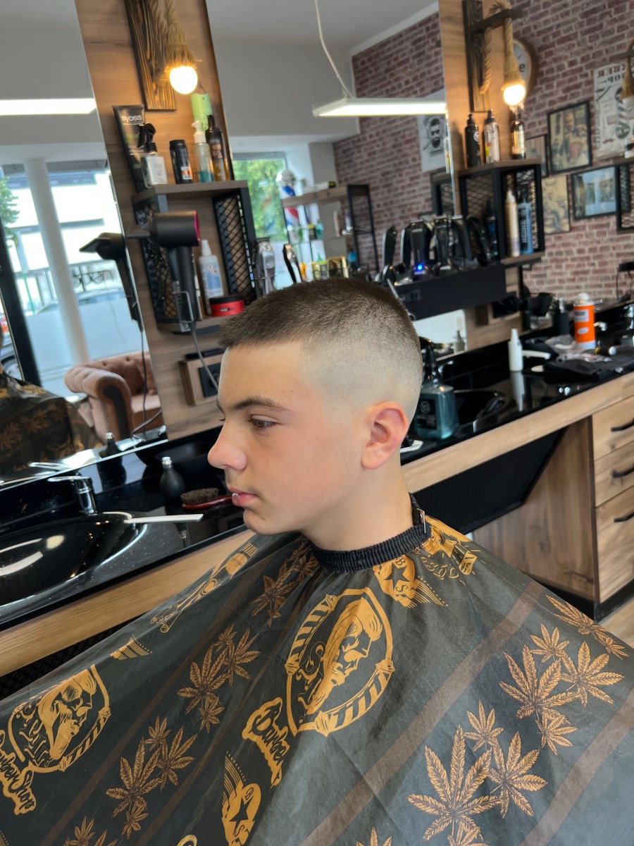 Haarschnitt 102 bei Friseur Barbarossa