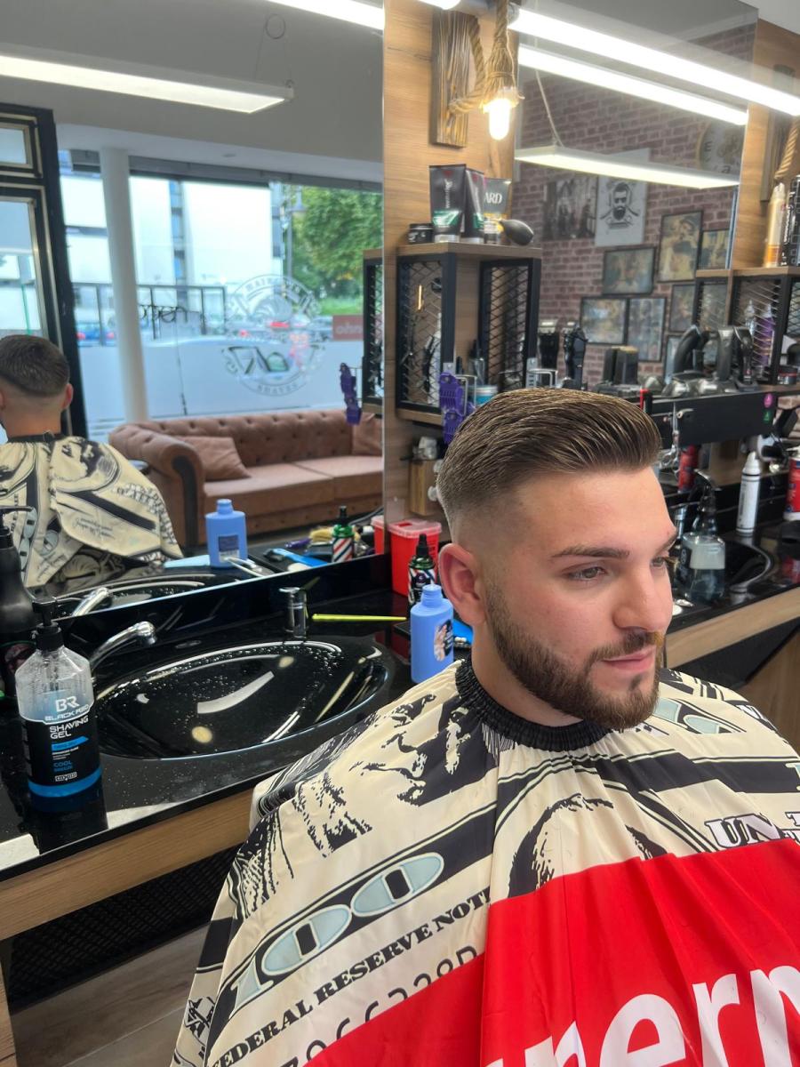 Haarschnitt 106 bei Friseur Barbarossa