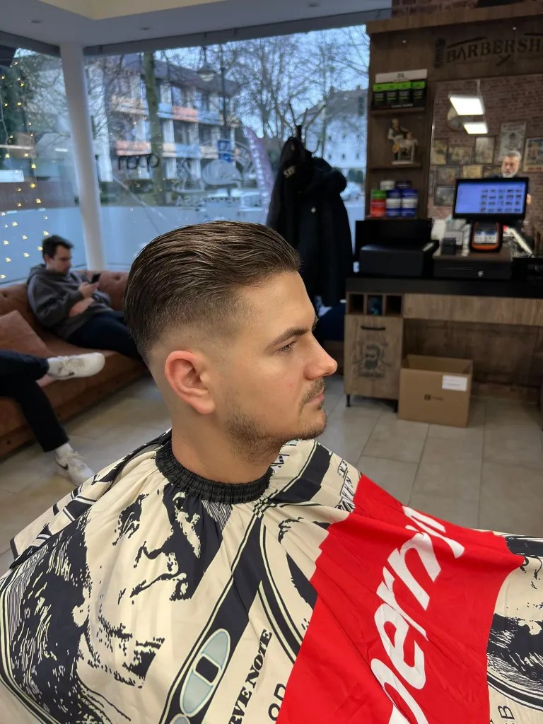 Haarschnitt bei Friseur Barbarossa