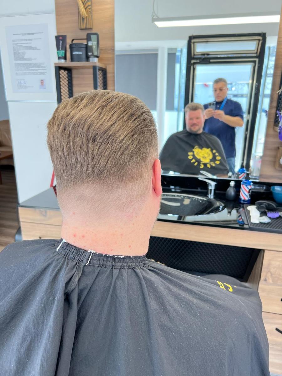 Haarschnitt 129 bei Friseur Barbarossa
